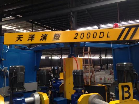 Small Three Arm Tumbling Water Tank Rotomolding Machine Fast